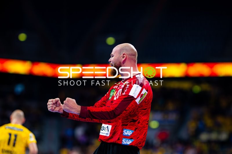 Torwart Mike Jensen (20; Rhein Neckar Löwen) jubelt