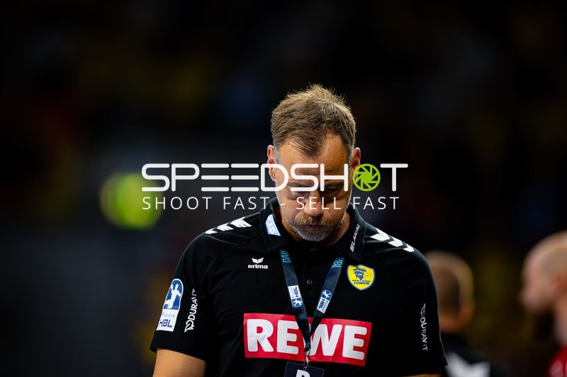 Maik Machulla (999; Rhein Neckar Löwen) konzentriert sich