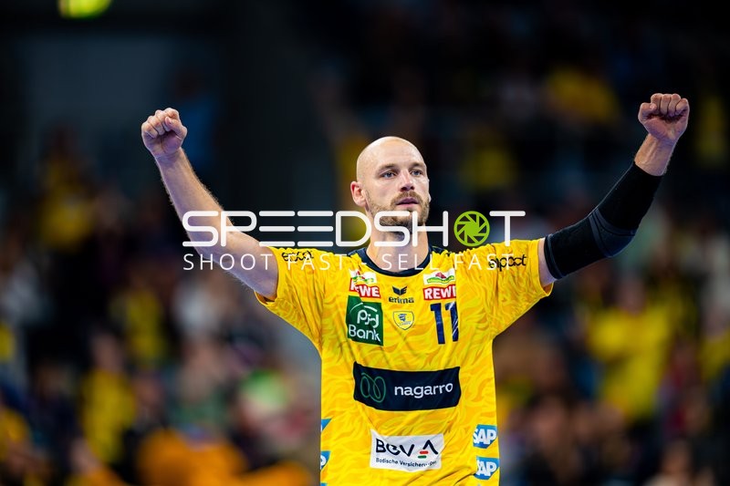 Lukas Sandell (11; Rhein Neckar Löwen) jubelt