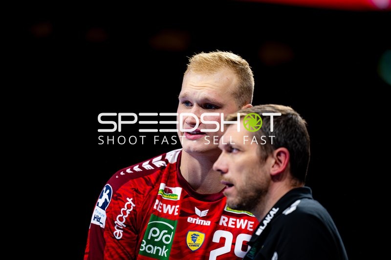 David Späth (29; Rhein Neckar Löwen) im Gespräch mit Trainer