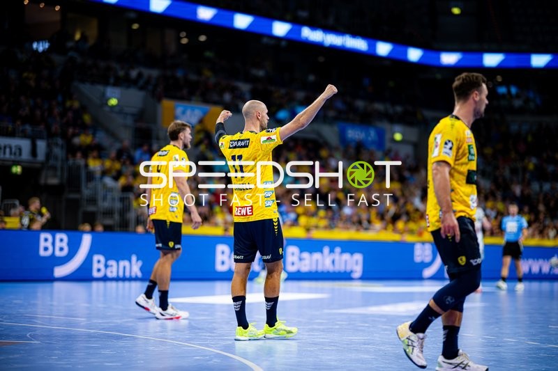 Lukas Sandell (11; Rhein Neckar Löwen) und Steven Plucnar Jacobsen (9; Rhein Neckar Löwen) jubeln