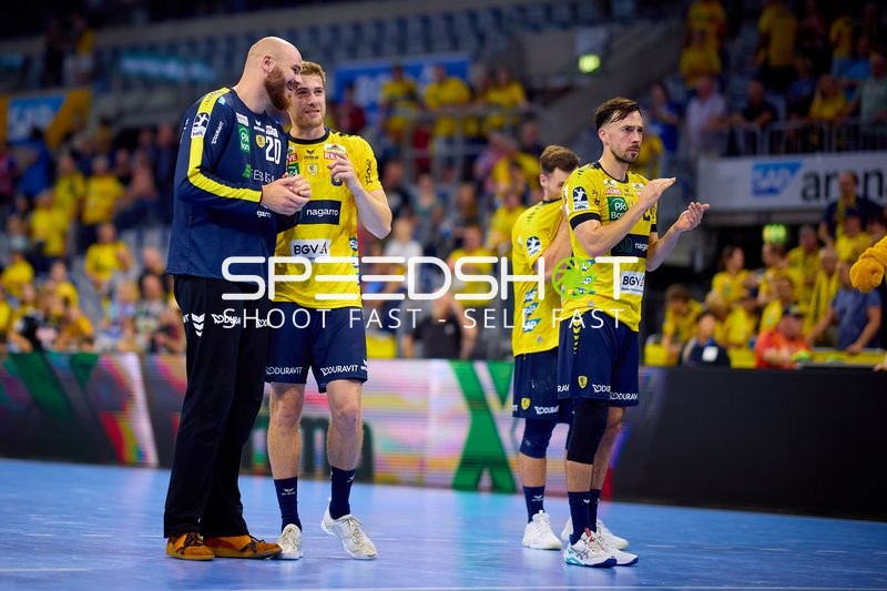 test Mike Jensen (20; Rhein Neckar Löwen) und Tim Nothdurft (8; Rhein Neckar Löwen) im Gespräch