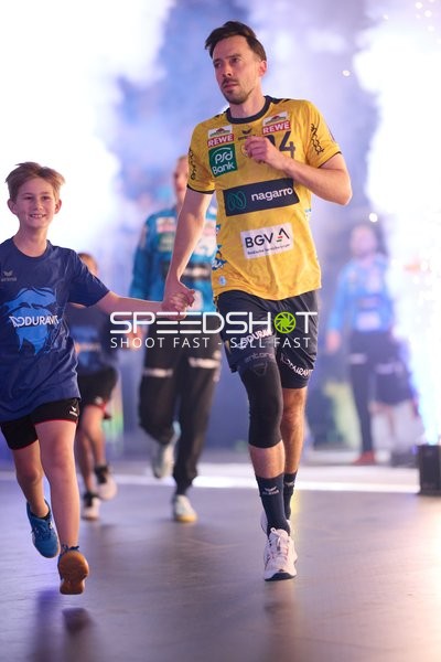 Patrick Groetzki (24; Rhein Neckar Löwen) beim Einlauf