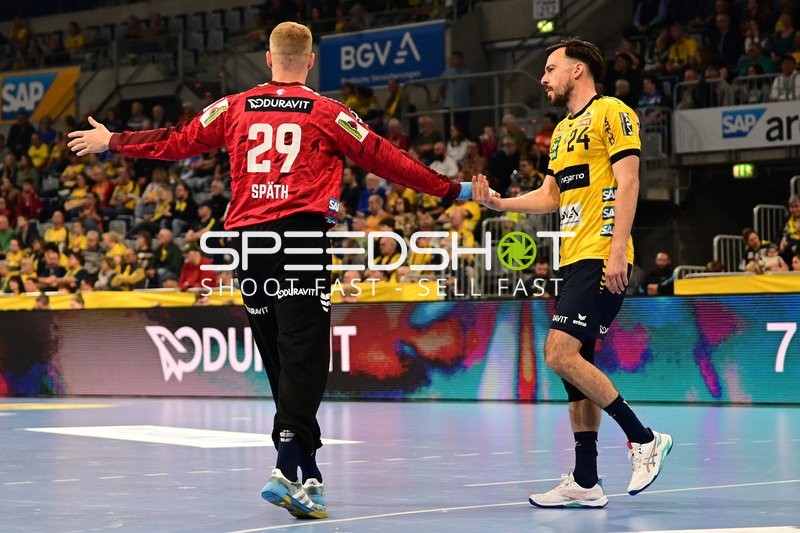 David Späth (29; Rhein Neckar Löwen) und Patrick Groetzki (24; Rhein Neckar Löwen) im Gespräch