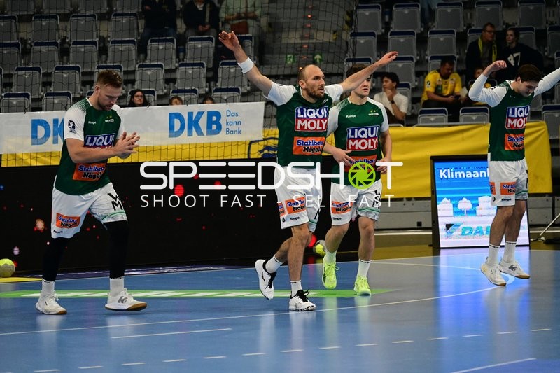 Marcel Schiller (24; FAG), Ludvig Jurmala (25; FAG) und Elias Newel (40; FAG) jubeln