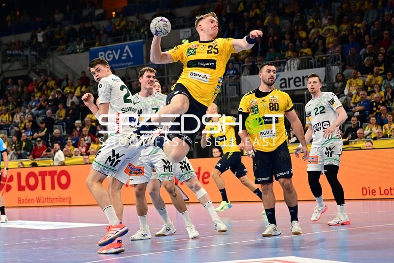 Haukur Thrastarson (25; Rhein Neckar Löwen) wirft aufs Tor