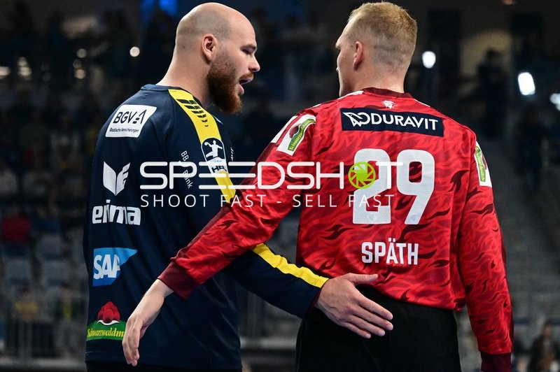 Mike Jensen (20; Rhein Neckar Löwen) und 29; FAG im Gespräch