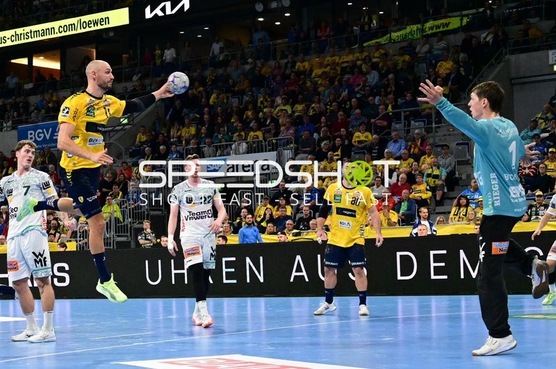 Lukas Sandell (11; Rhein Neckar Löwen) wirft aufs Tor