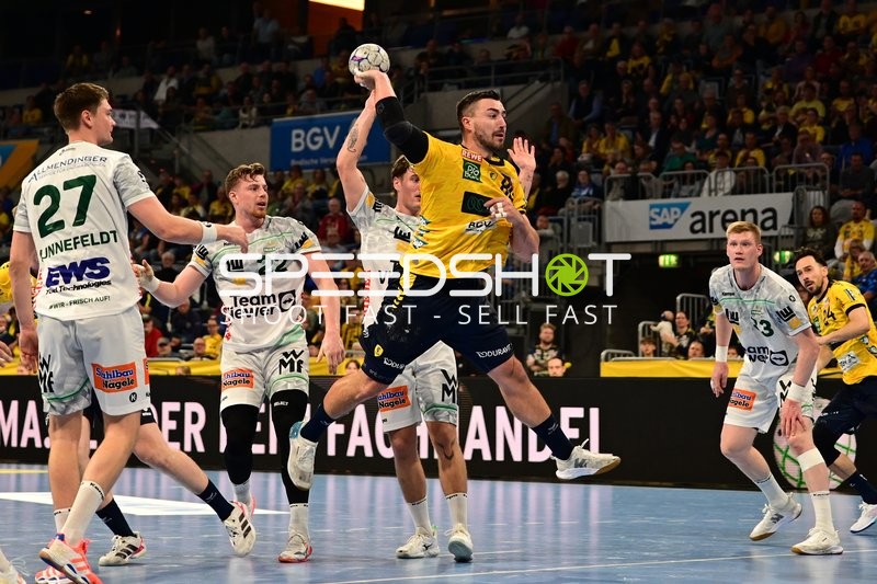 Jannik Kohlbacher (80; Rhein Neckar Löwen) wirft aufs Tor