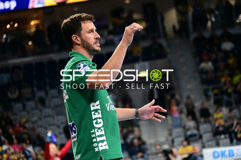 Trainer Ben Matschke (999; FAG) gibt Anweisungen