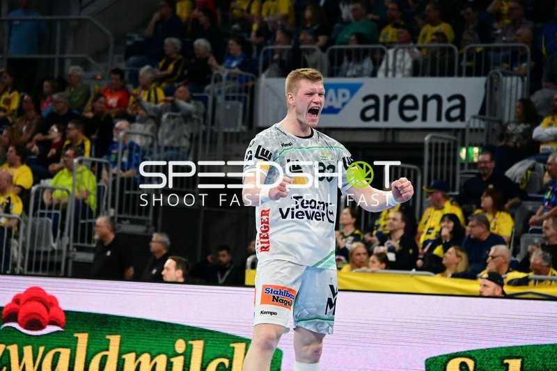 Ymir Gislason (33; FAG) jubelt