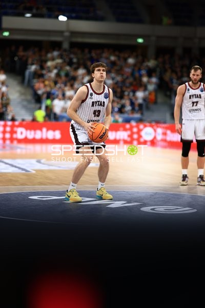 Spielszene mit Ignas Sargiunas (43; Rytas Vilnius) und Martynas Paliukenas (77; Rytas Vilnius)