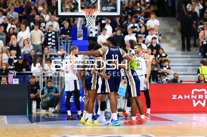 Spielszene mit Osun Osunniyi (12; MLP Academics Heidelberg) und Gytis Radzevicius (7; Rytas Vilnius)