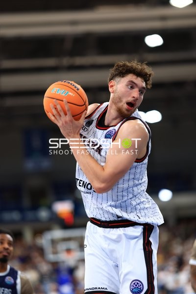 Samuell Williamson (10; MLP Academics Heidelberg) in Wurfposition