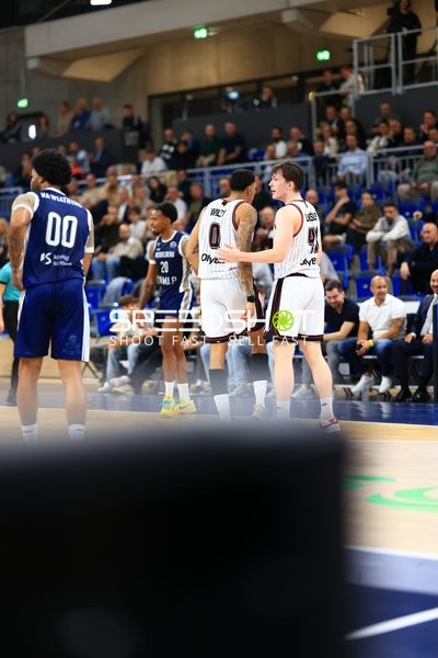 Spielszene mit DJ Horne (0; MLP Academics Heidelberg) und 00; Rytas Vilnius