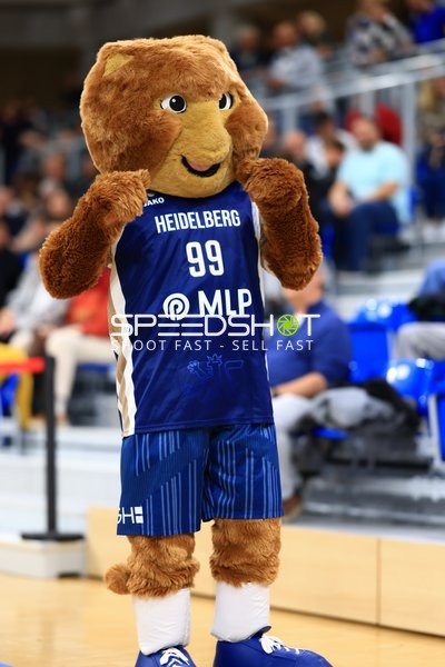 Maskottchen Accy (99; MLP Academics Heidelberg) zeigt Daumen hoch