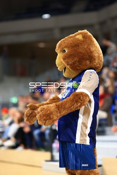 Maskottchen Accy (99; MLP Academics Heidelberg) am Spielfeldrand