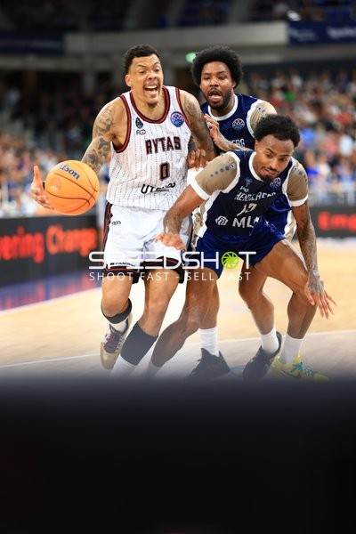 Spielszene mit DJ Horne (0; MLP Academics Heidelberg) und Michael Weathers (20; MLP Academics Heidelberg)