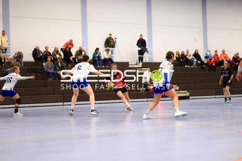 Charlotte Denn (6; TV Edingen Damen 1) verteidigt