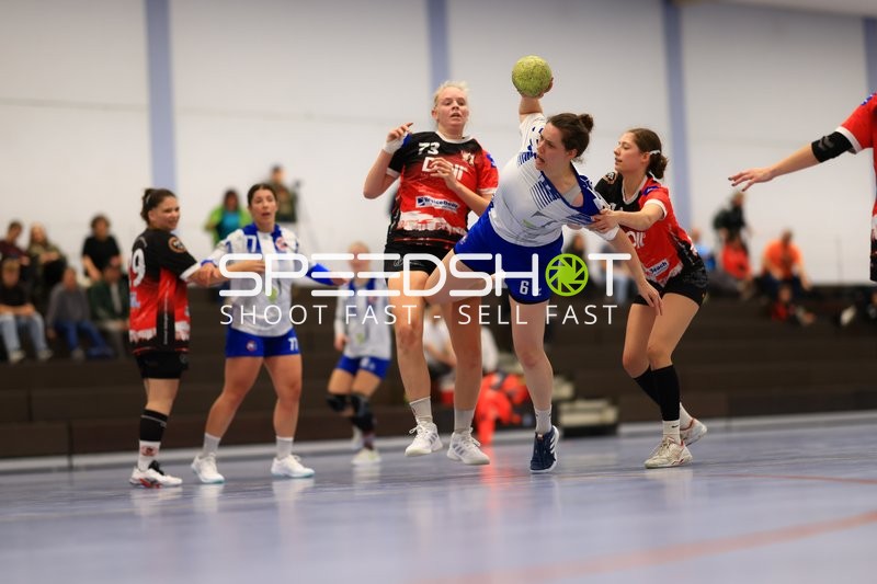 Charlotte Denn (6; TV Edingen Damen 1) wirft aufs Tor