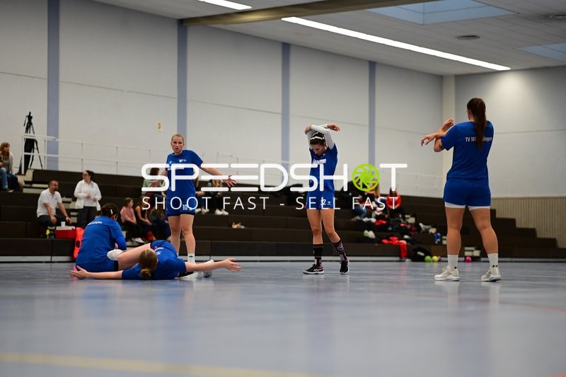 Spieler von TVE - Edinger Haie beim Aufwärmen