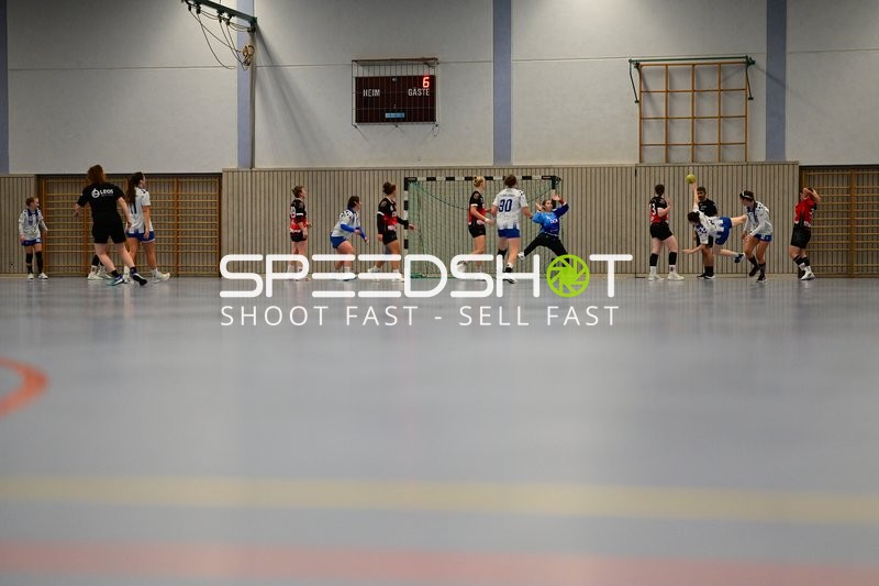 Eva Rosa (12; TVE - Edinger Haie) wirft