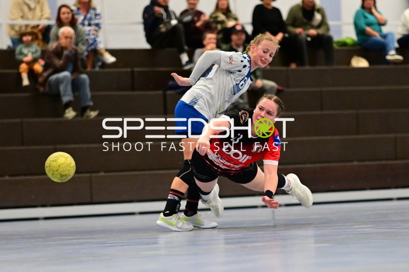 Unbekannter Spieler 1728987990 5665 (0; TVE - Edinger Haie) im Zweikampf