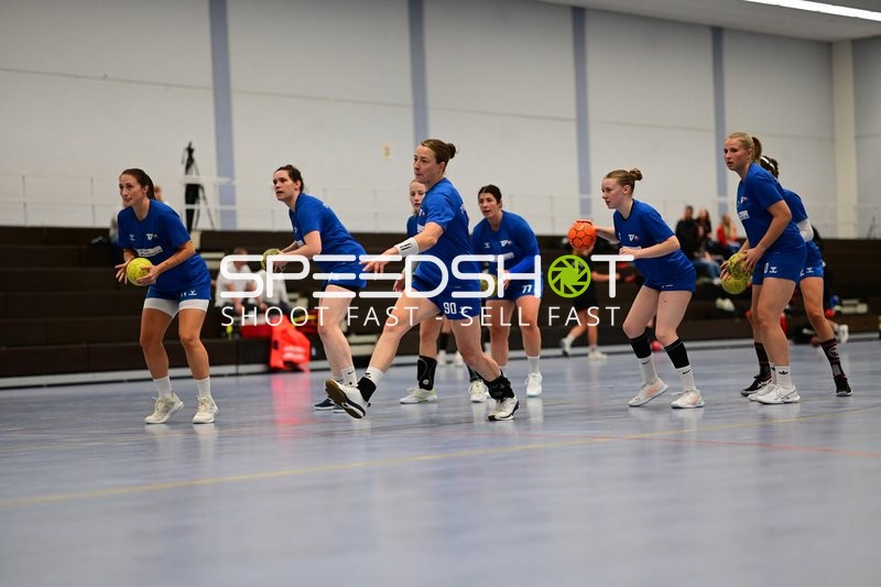 Spieler von TVE - Edinger Haie bereiten Angriff vor