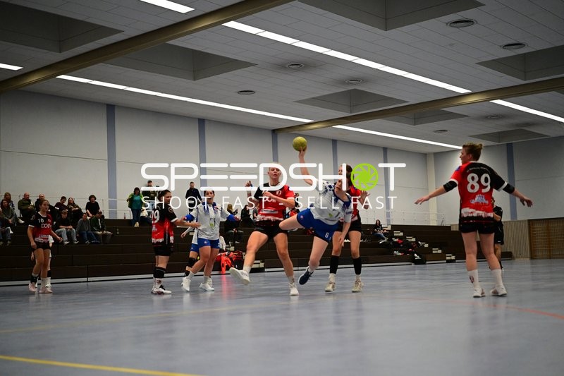 Spielerin wirft den Ball