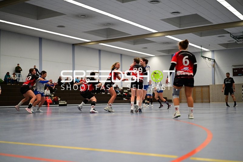 Zweikampf bei TVE - Edinger Haie