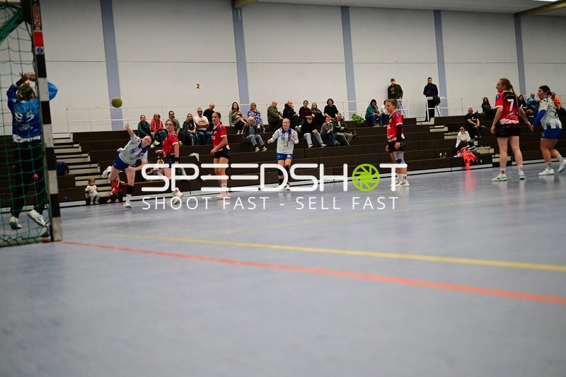 Unbekannter Spieler 1728987990 5665 (0; TVE - Edinger Haie) pariert