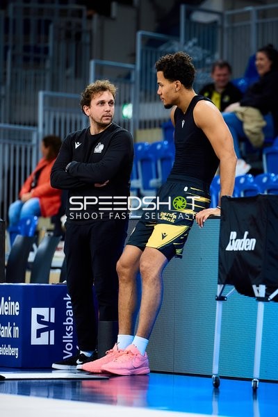 Brandon Tischler (24; MHP Riesen Ludwigsburg) an der Seitenlinie