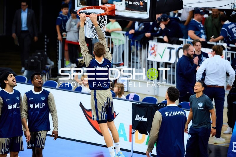 Warm-up mit Niklas Würzner (2; MLP Academics Heidelberg) und Samuell Williamson (10; MLP Academics Heidelberg)