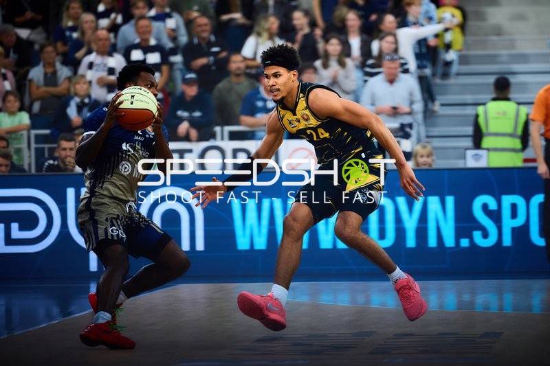 Brandon Tischler (24; MHP Riesen Ludwigsburg) verteidigt