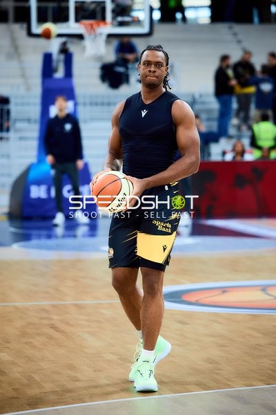 Keeshawn Kellman (32; MHP Riesen Ludwigsburg) mit Ball