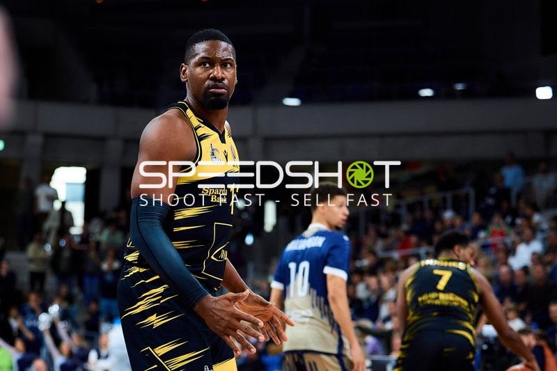 Spielszene mit Yorman Polas Bartolo (13; MHP Riesen Ludwigsburg) und Samuell Williamson (10; MLP Academics Heidelberg)