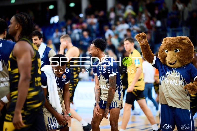 Spielszene mit DJ Horne (0; MLP Academics Heidelberg) und Michael Weathers (20; MLP Academics Heidelberg)