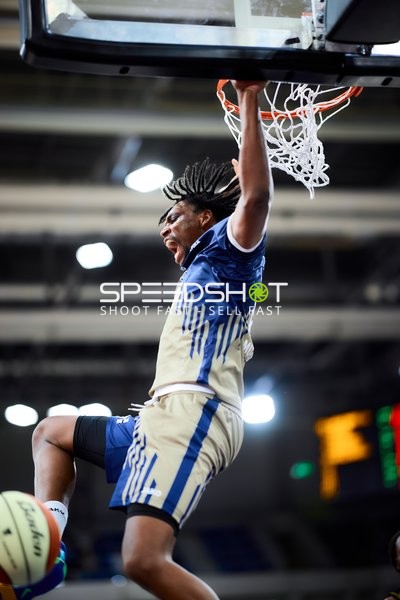 Osun Osunniyi (12; MLP Academics Heidelberg) dunkt