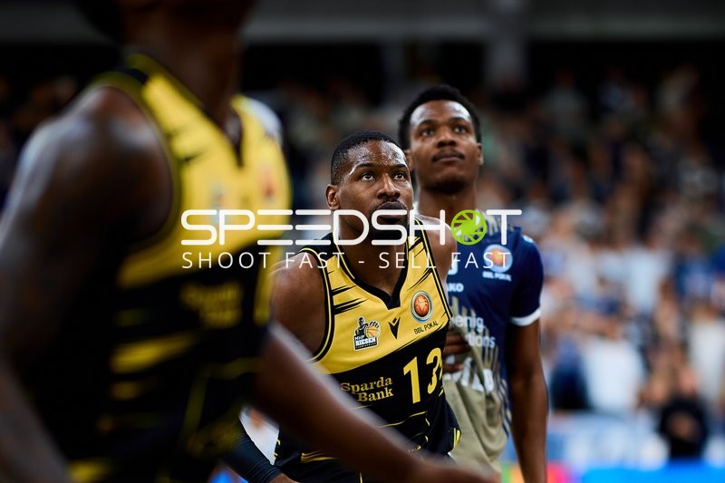 Yorman Polas Bartolo (13; MHP Riesen Ludwigsburg) und DJ Horne (0; MLP Academics Heidelberg) in Aktion