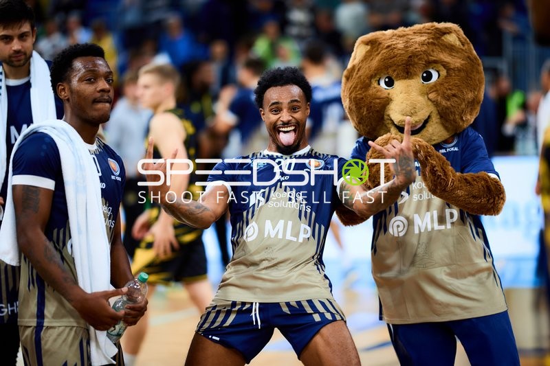 Spieler von MLP Academics Heidelberg feiern