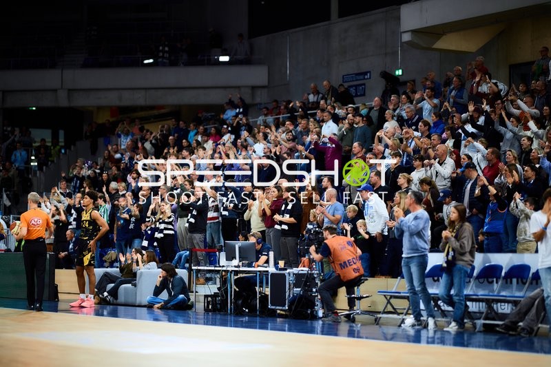 Publikum applaudiert im SNP Dome