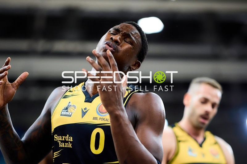 Babacar Sane (0; MHP Riesen Ludwigsburg) zeigt Emotion