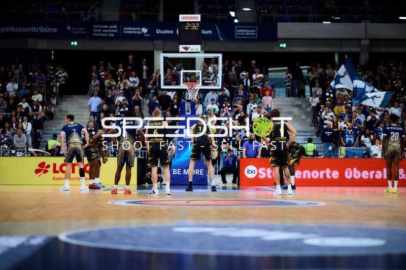 Freiwurf-Szene mit Dusan Neskovic (7; MLP Academics Heidelberg) und Johannes Patrick (6; MHP Riesen Ludwigsburg)