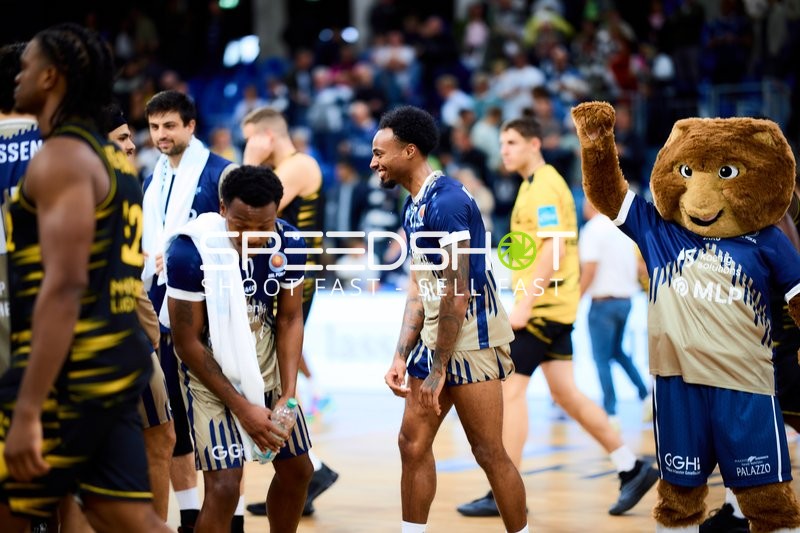 Spielszene mit Mateo Seric (21; MLP Academics Heidelberg) und Teamkollegen