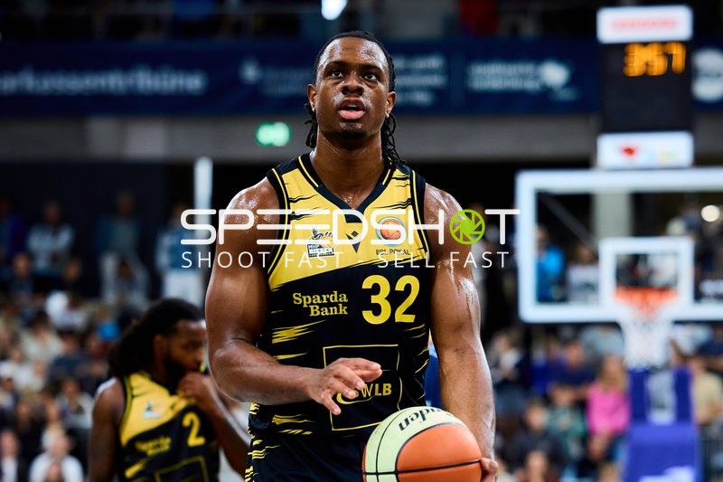 Keeshawn Kellman (32; MHP Riesen Ludwigsburg) am Freiwurf