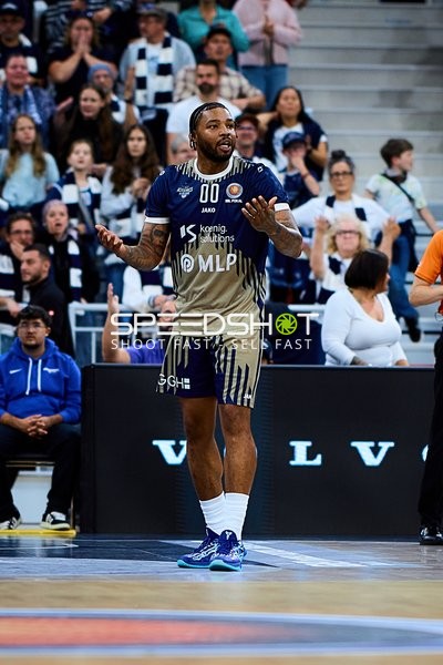 DJ Horne (0; MLP Academics Heidelberg) zeigt Emotion