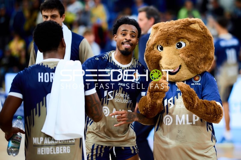 Michael Weathers (20; MLP Academics Heidelberg) und Mateo Seric (21; MLP Academics Heidelberg) in Aktion