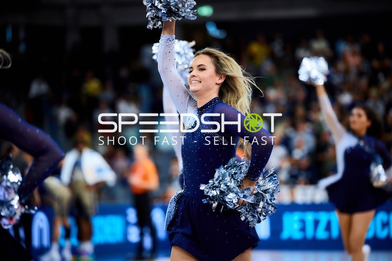 Cheerleader-Auftritt beim easyCredit BBL Pokal