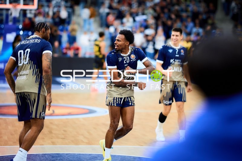 Dusan Neskovic (7; MLP Academics Heidelberg) und Michael Weathers (20; MLP Academics Heidelberg) feiern