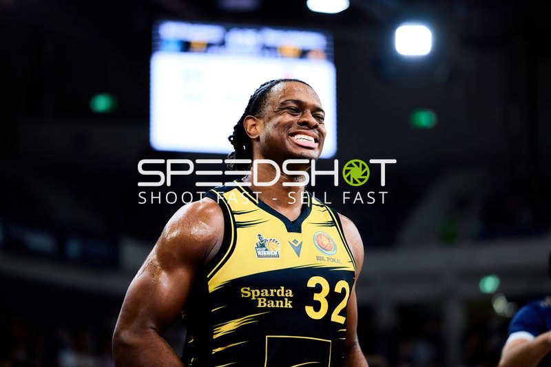 Keeshawn Kellman (32; MHP Riesen Ludwigsburg) jubelt